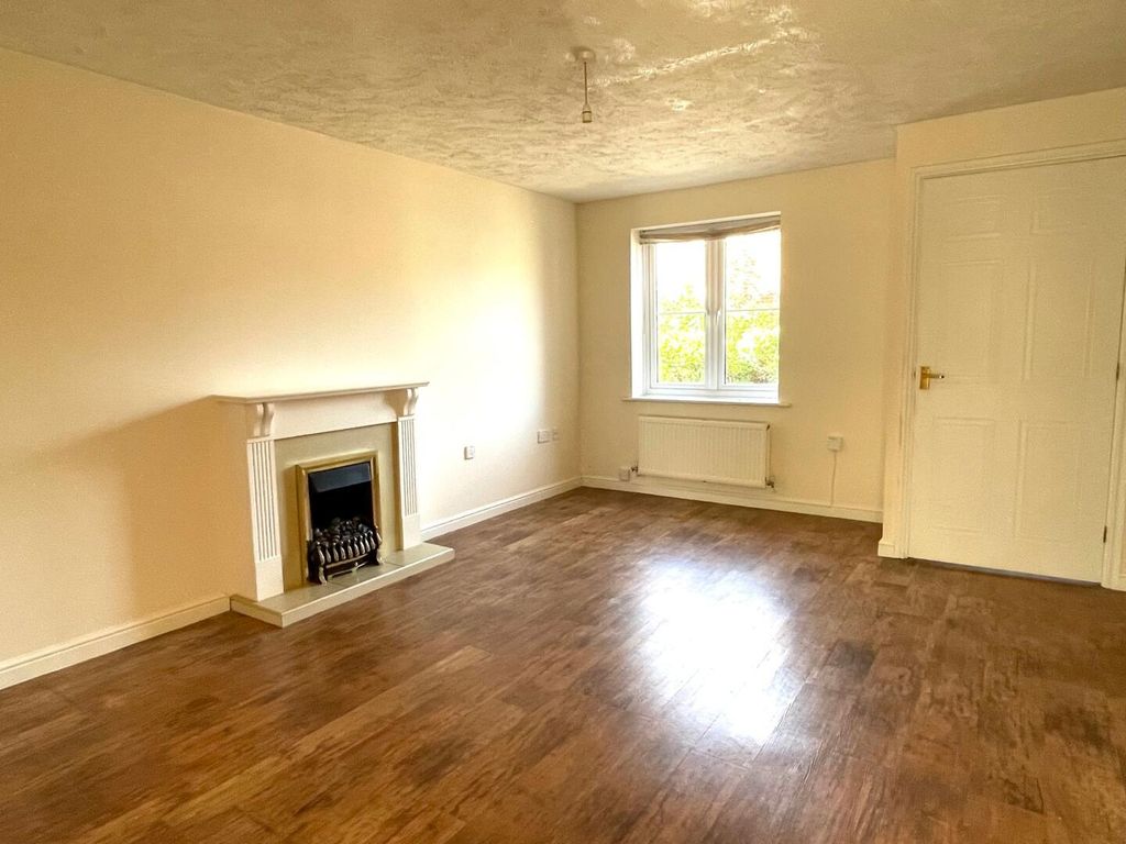 Property photo 2 of 15 Living Room