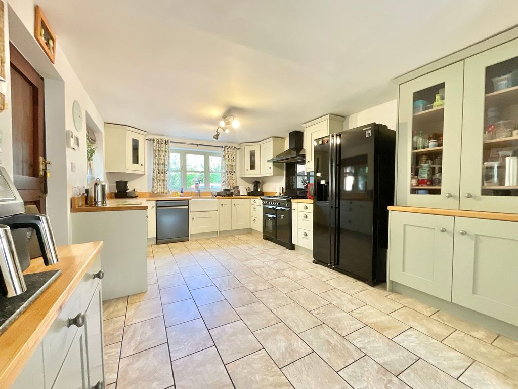 Property photo 2 of 38