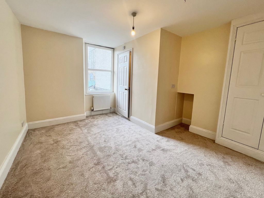 Property photo 3 of 5 Bedroom