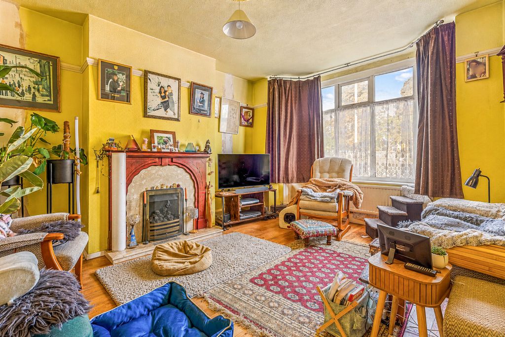 Property photo 2 of 19