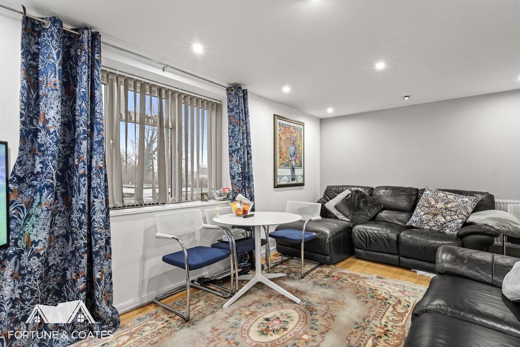 Property photo 3 of 10 Pyttfield_5.Jpg