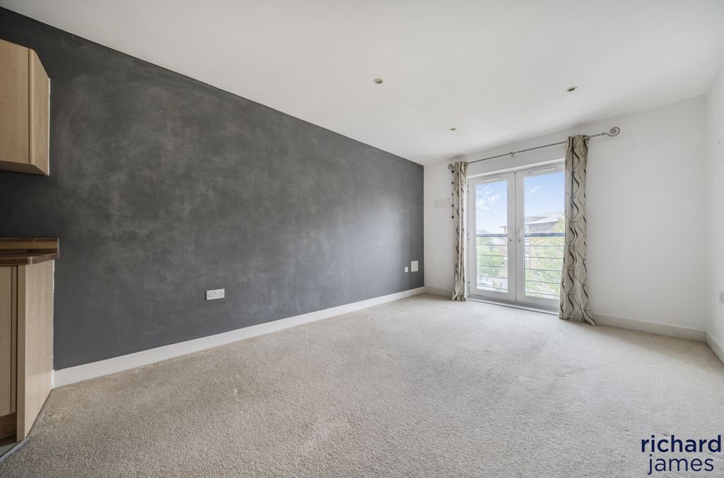 Property photo 3 of 14 2Addb706E51F44Aeb705F6Cfa3845745