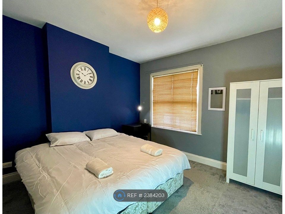 Property photo 1 of 16 Room 1: Super King Sized Bedroom