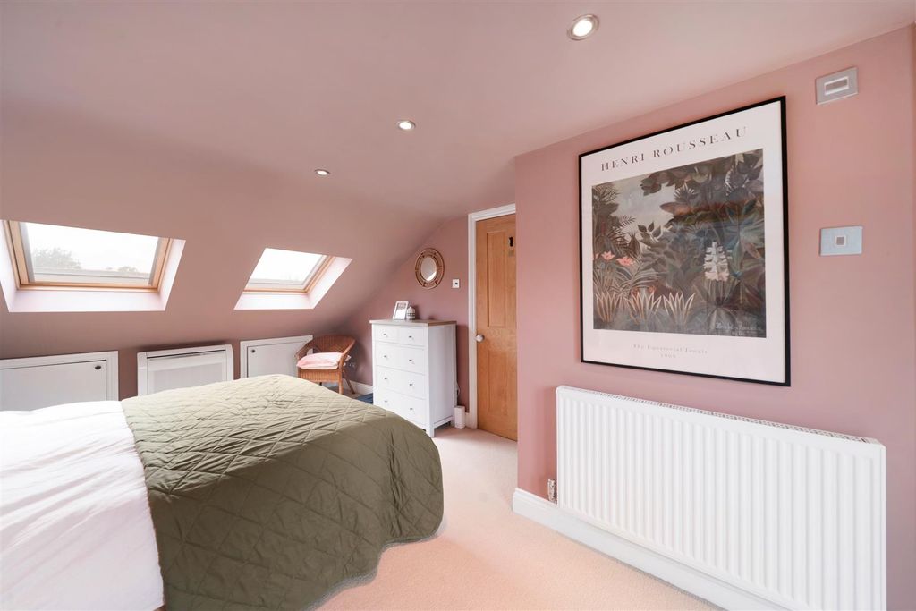 Property photo 3 of 13 Bedroom