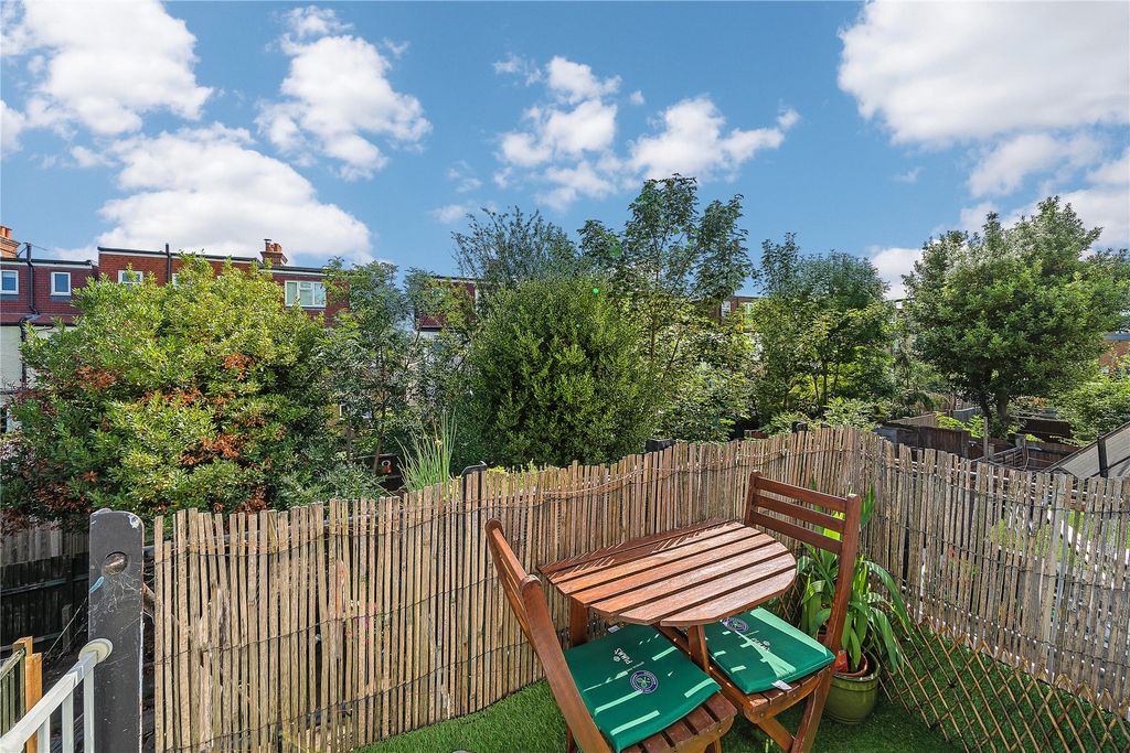 Property photo 2 of 11 Balcony