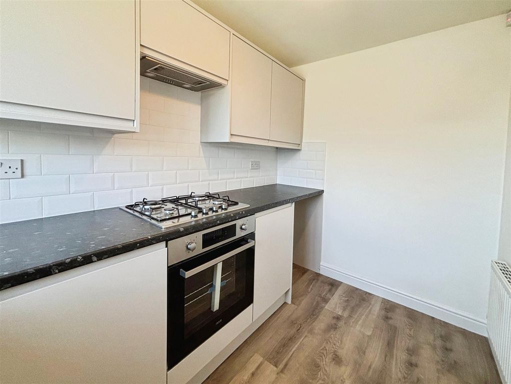 Property photo 3 of 17 Kitchen