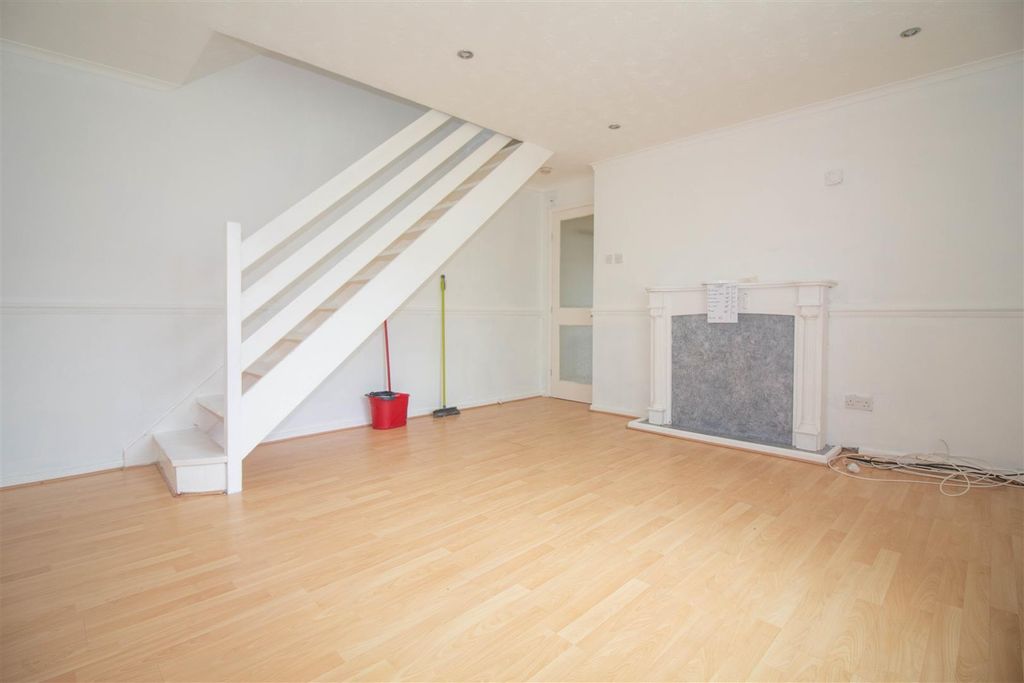 Property photo 2 of 8 Lounge