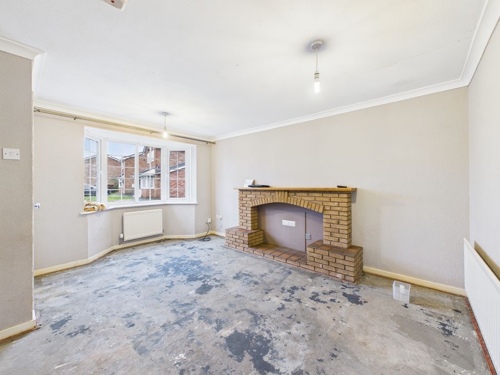 Property photo 3 of 16 Lounge