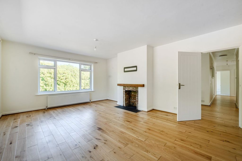 Property photo 2 of 27