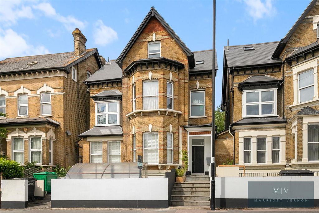 Property photo 1 of 18 Croham Road 45 F2 MV-18.Jpg