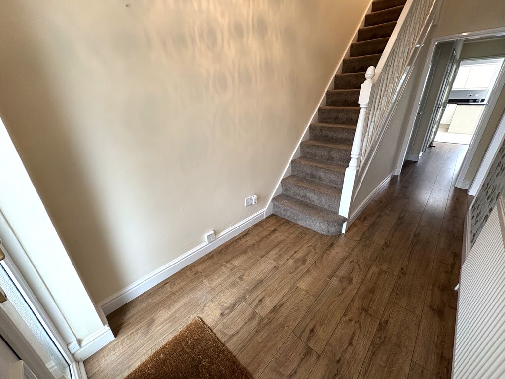 Property photo 3 of 11 Hallway Use