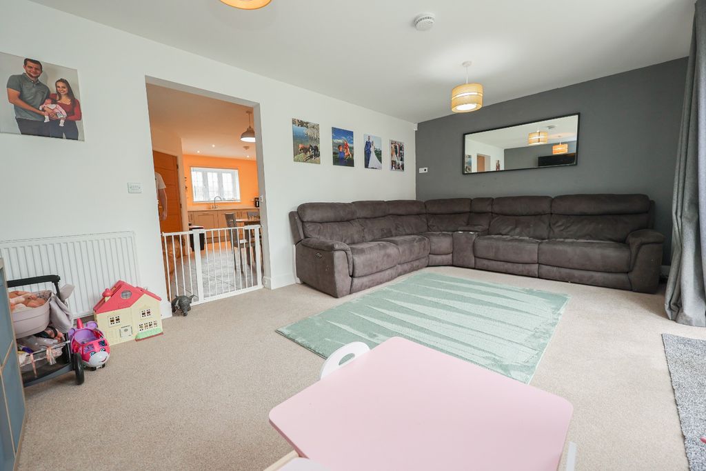 Property photo 2 of 19 4140663