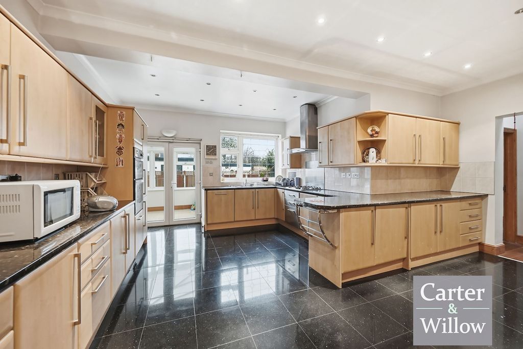 Property photo 3 of 22