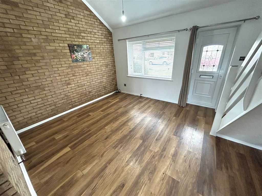 Property photo 3 of 8 Lounge