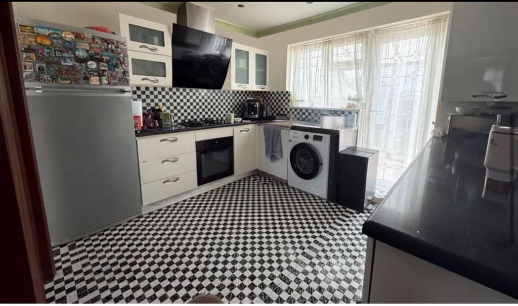 Property photo 3 of 12 Kitchen