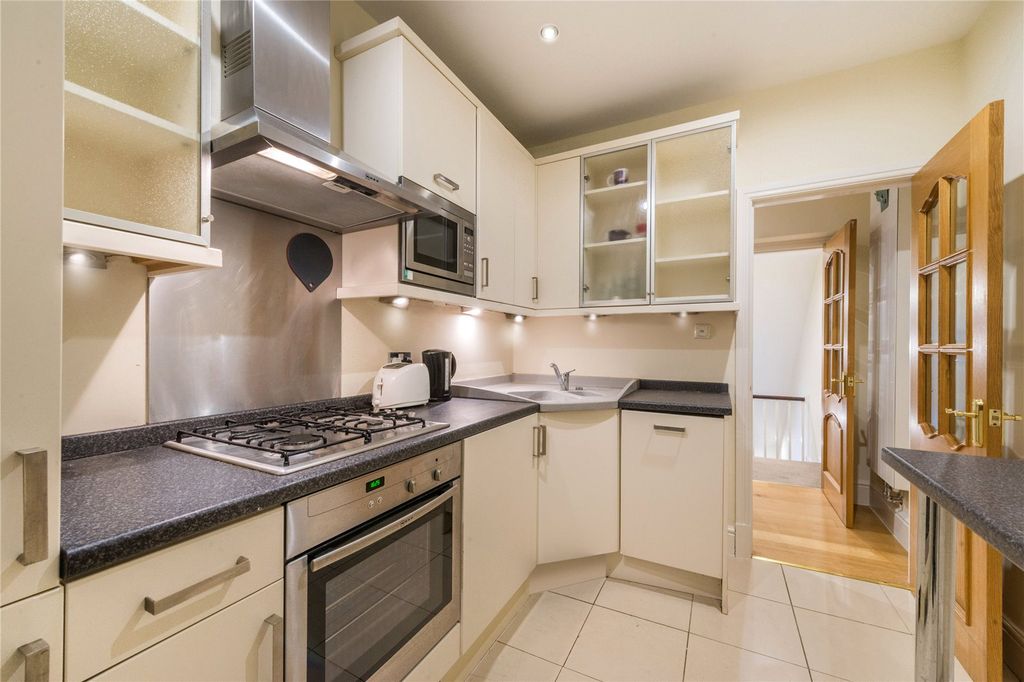 Property photo 2 of 9
