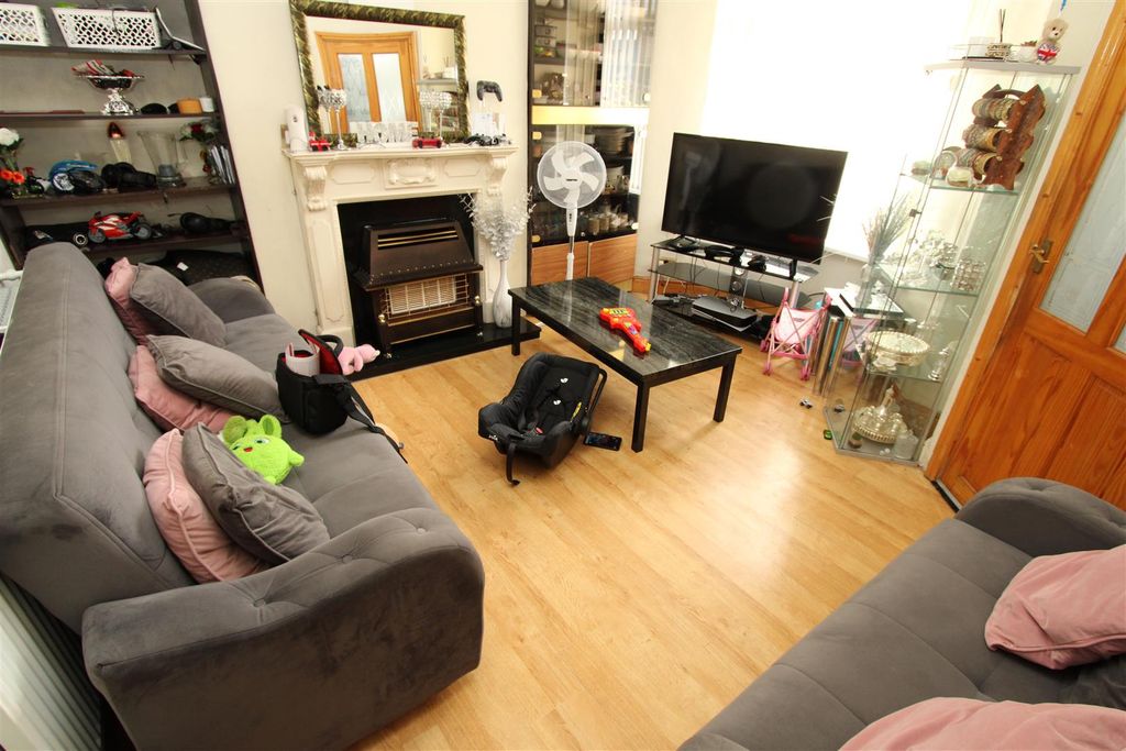 Property photo 2 of 11