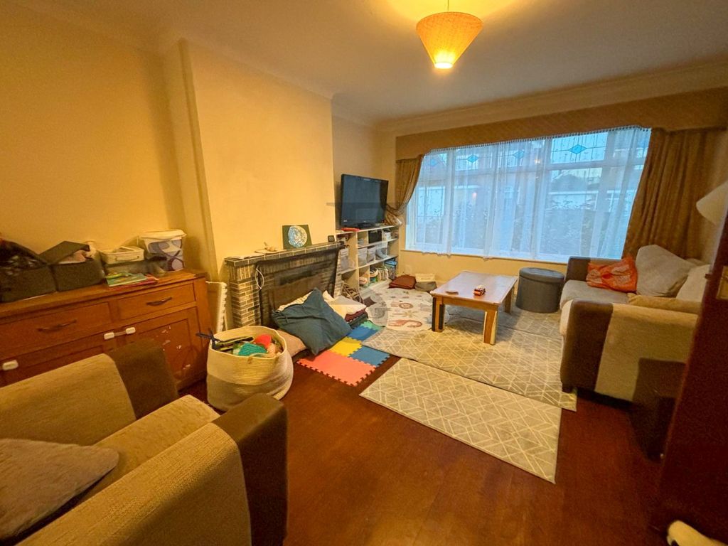 Property photo 3 of 6