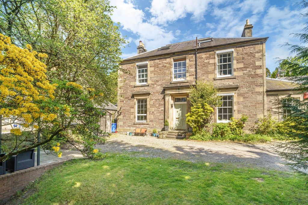 Property photo 1 of 33