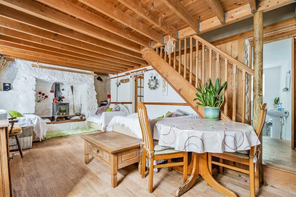 Property photo 2 of 26 4938053