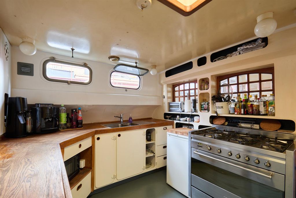 Property photo 3 of 32