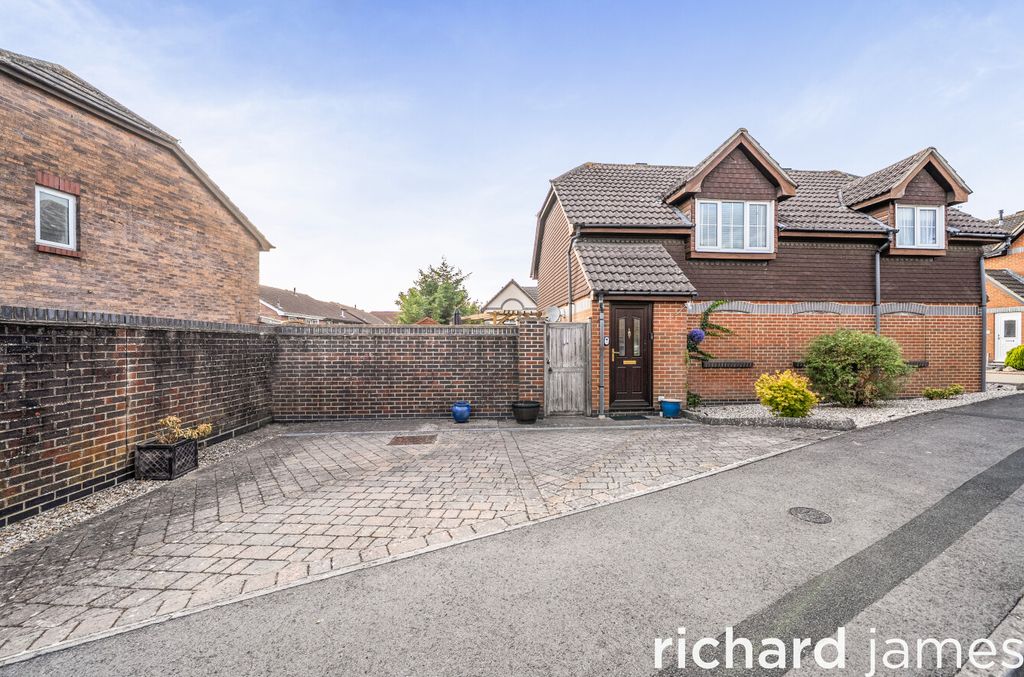 Property photo 1 of 16 F229F58E663d4A11B44E9B352A9Eb5Ea