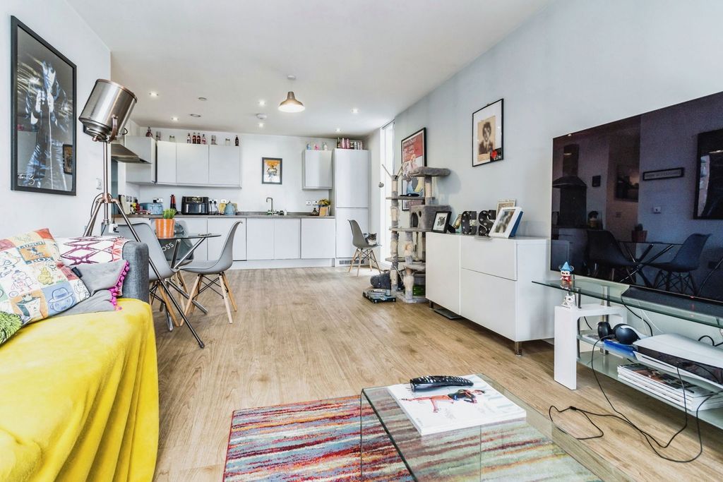 Property photo 3 of 12