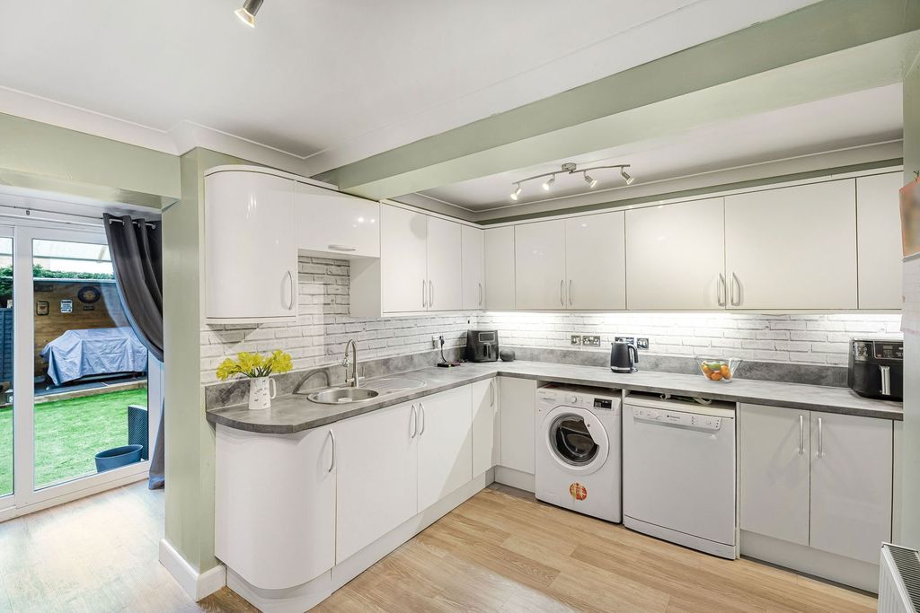 Property photo 3 of 22