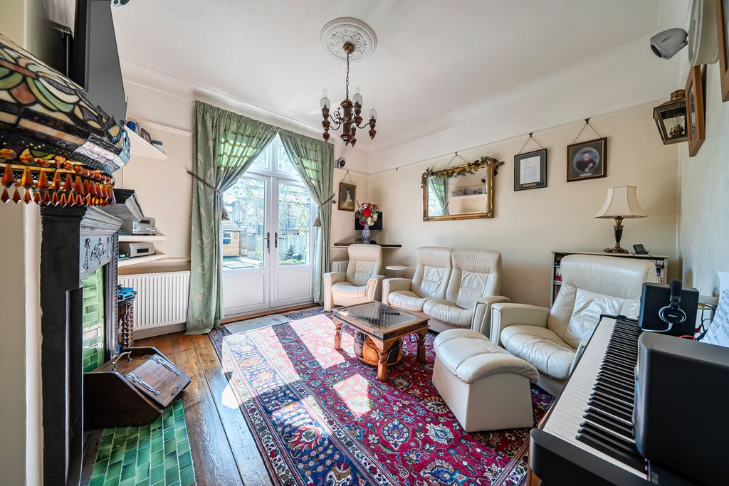 Property photo 3 of 20 Reception