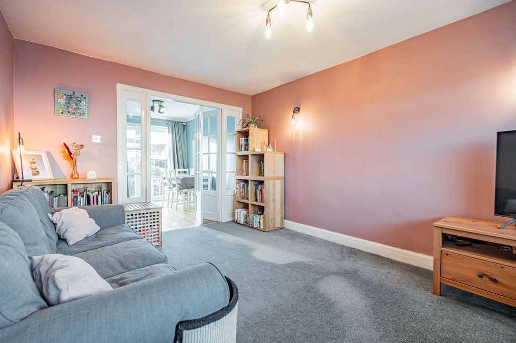 Property photo 2 of 21