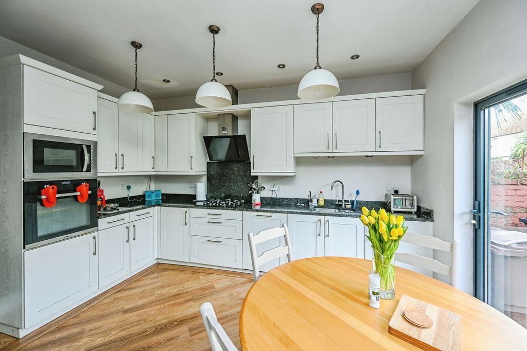 Property photo 3 of 16 Pbox-Img.Jpg