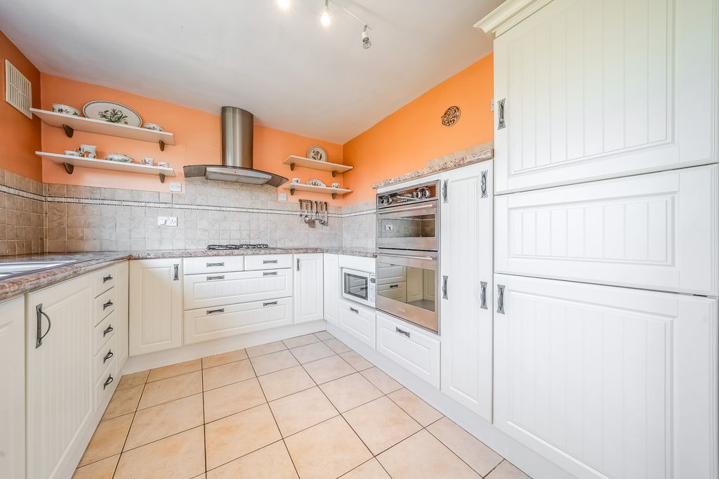 Property photo 2 of 17