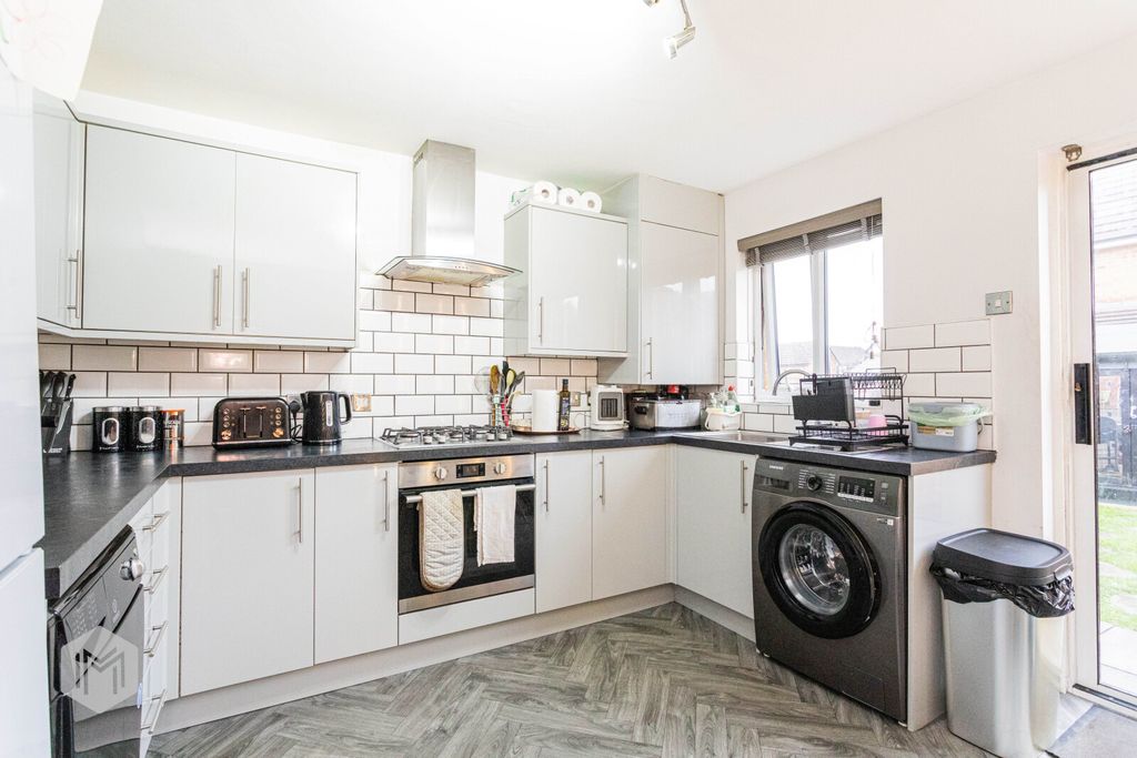 Property photo 3 of 15 Picture No. 05