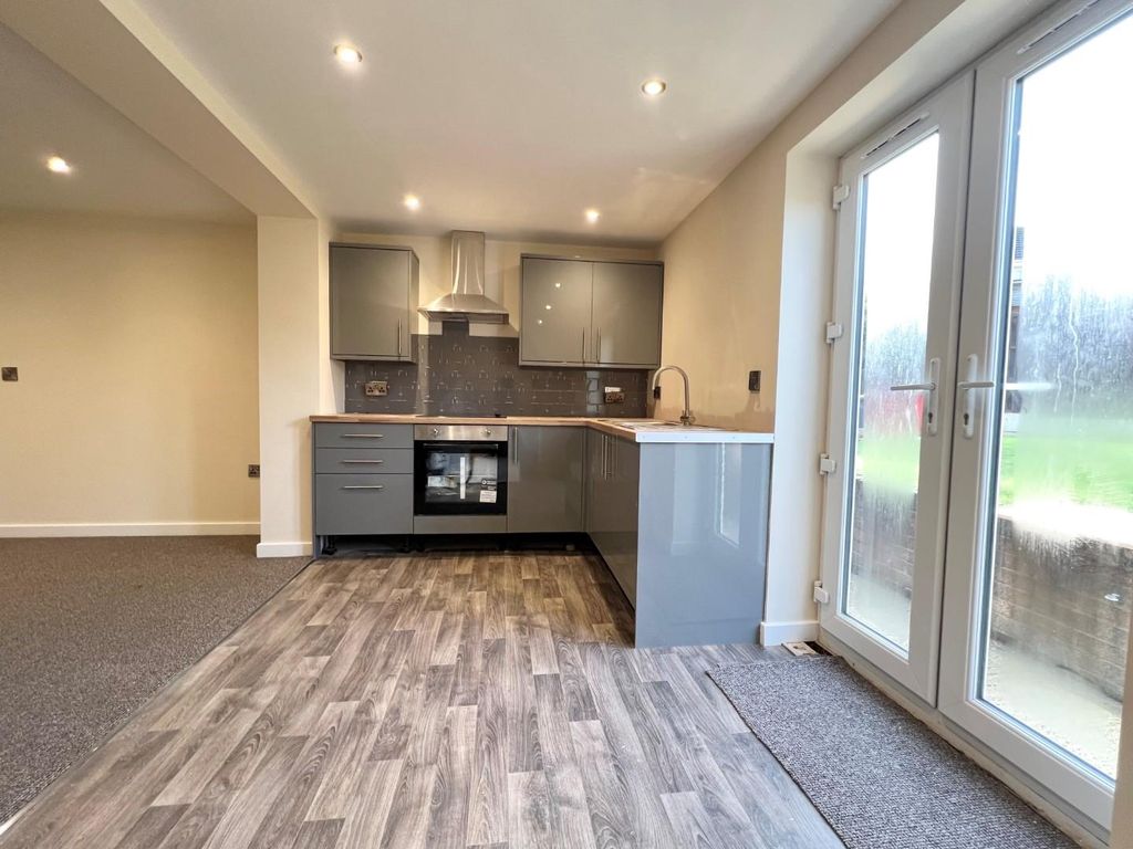 Property photo 3 of 10 8.Jpg