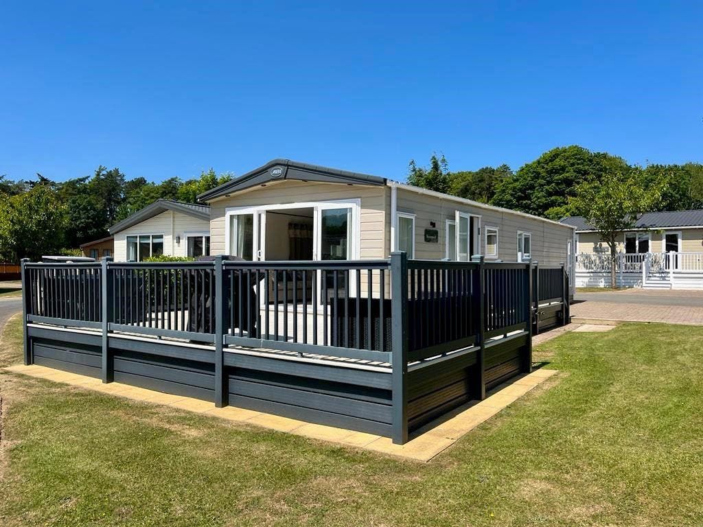 Property photo 1 of 7 - Abi Beaumont For Sale