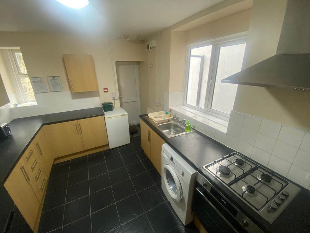 Property photo 2 of 16 Kitchen 1