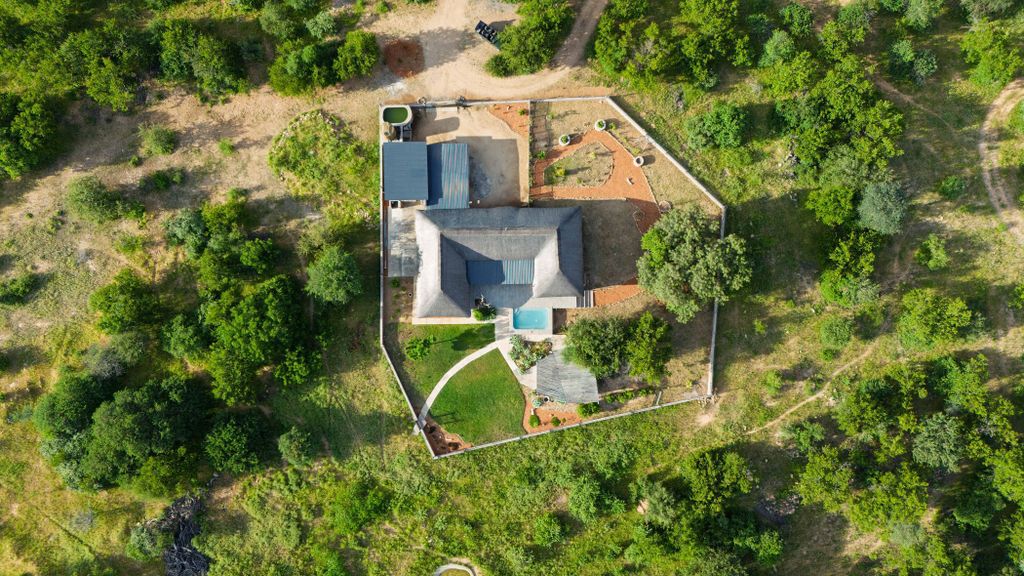 Property photo 3 of 80 1Hs1730211