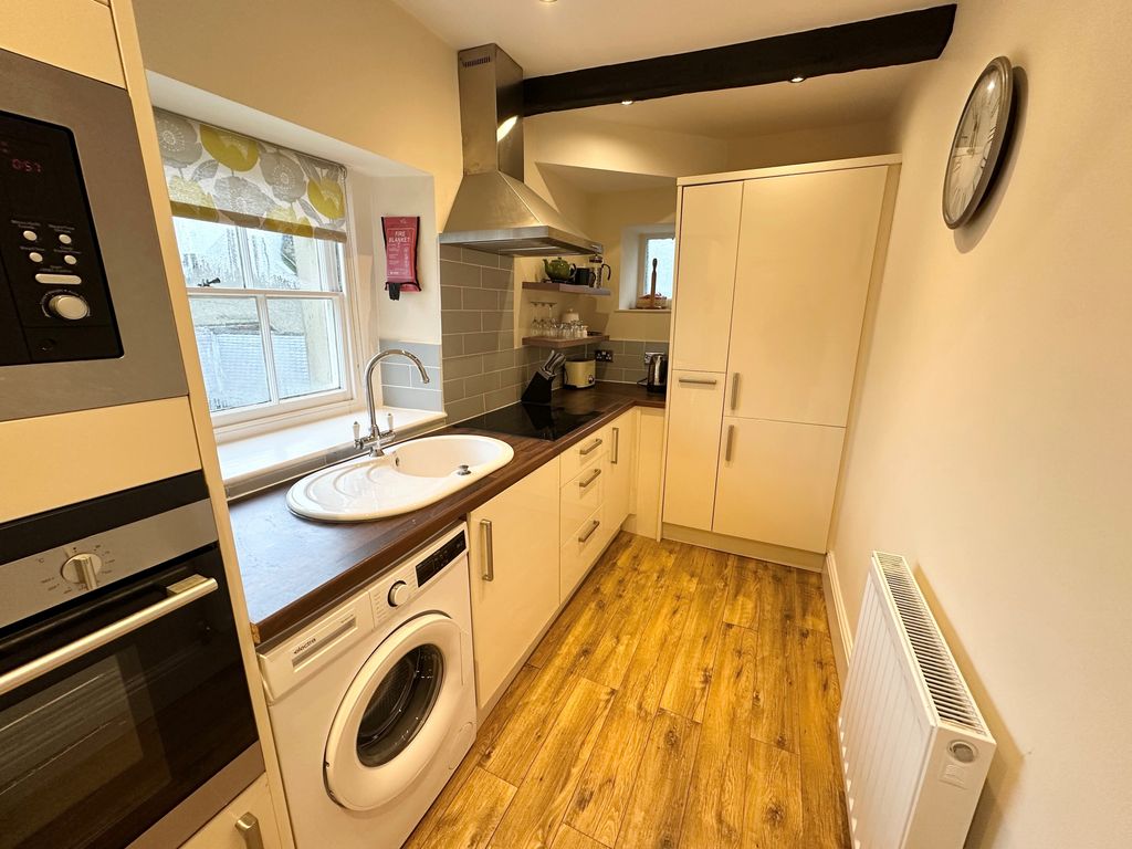 Property photo 3 of 14 Kitchen