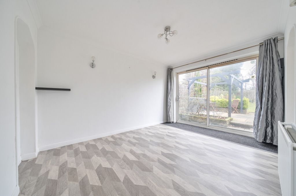 Property photo 3 of 12 1401832-22-696E0d...