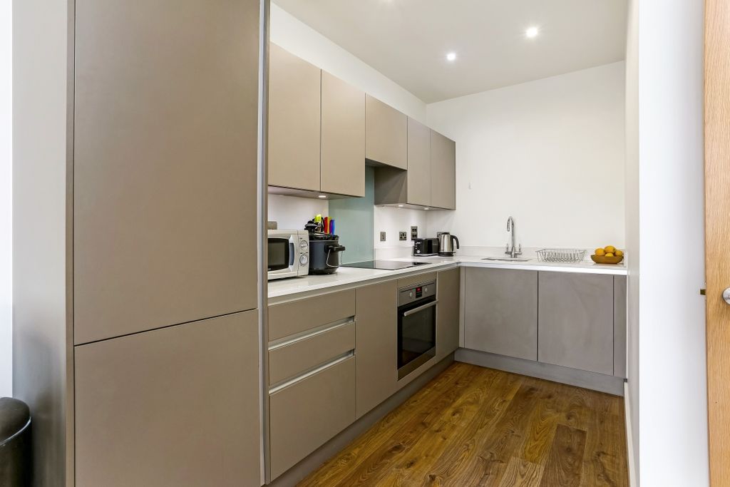 Property photo 3 of 18 Kitchen