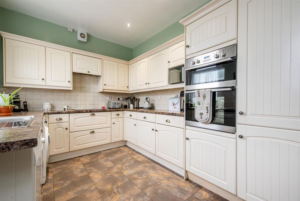 Property photo 3 of 22 Kitchen