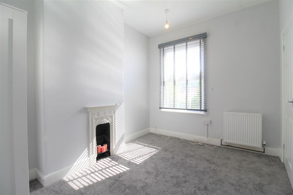 Property photo 2 of 11 10 Bedroom 2 (2).Jpg