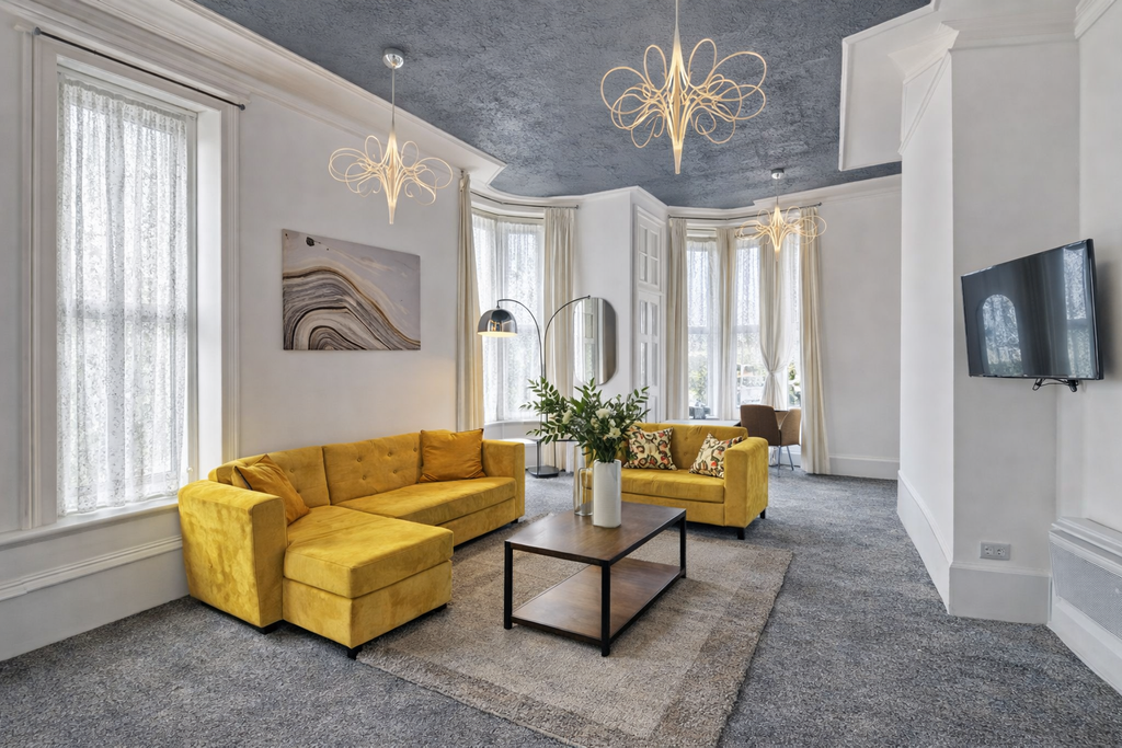 Property photo 1 of 9  Stylish Self-Contained Studio Apartment Bedroom At The Crest Newquay Ideal For Short-Term Lets