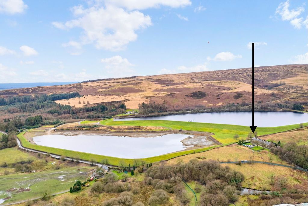 Property photo 3 of 61 Photograph 2