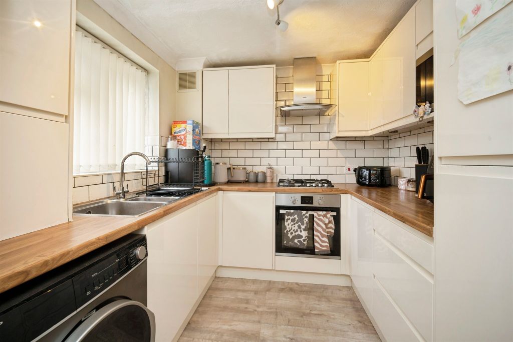 Property photo 2 of 21