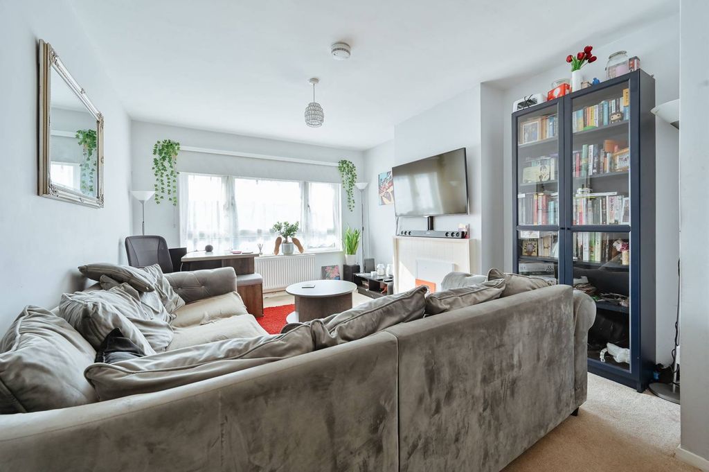 Property photo 1 of 8