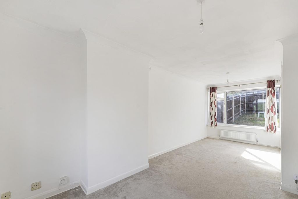 Property photo 2 of 14 111Newbury02.Jpg
