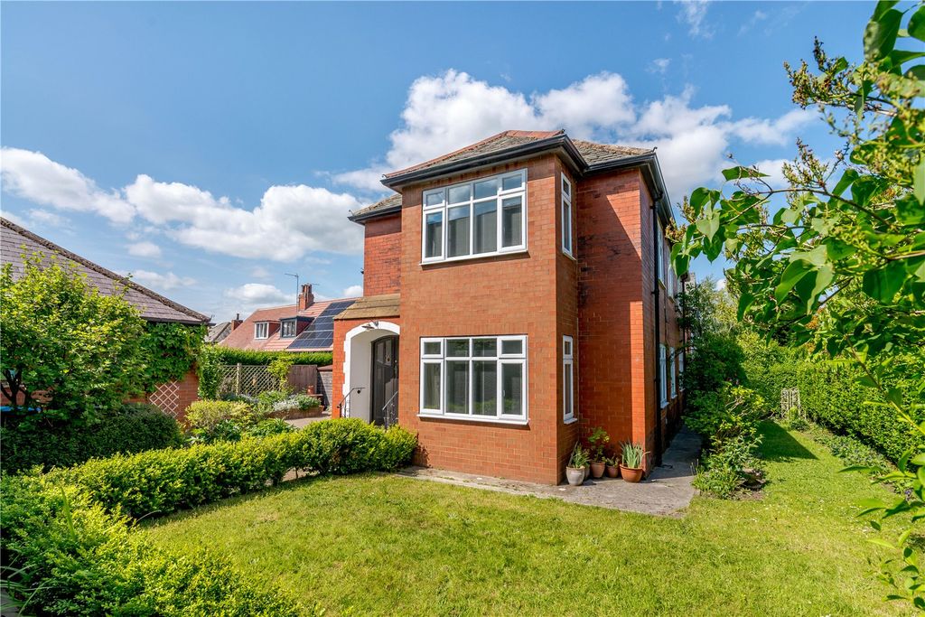 Property photo 1 of 22 3&amp;5 Woodside Walk