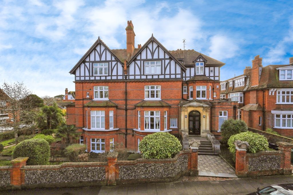 Property photo 1 of 18