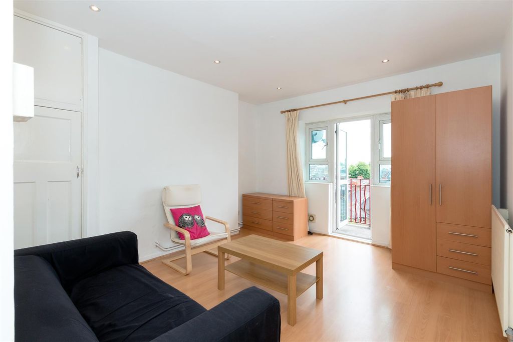 Property photo 3 of 7 69 William Morris House Ph4.Jpg